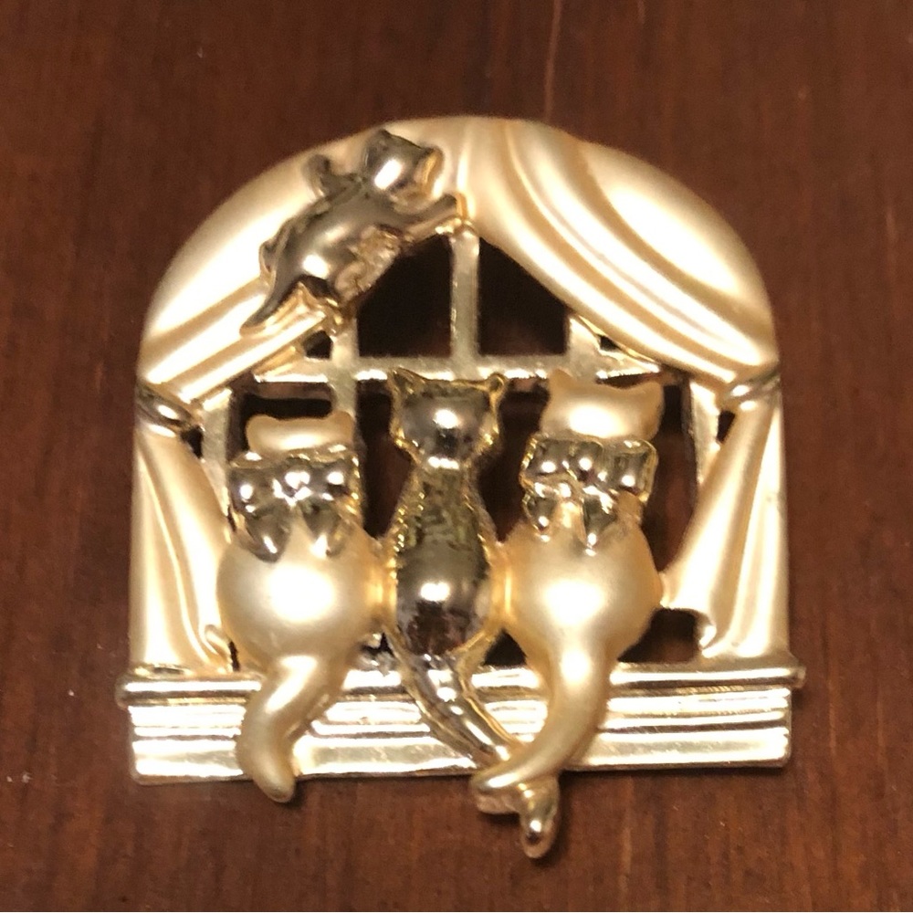Vintage AJC Gold Tone Cats in the Window Brooch Pin